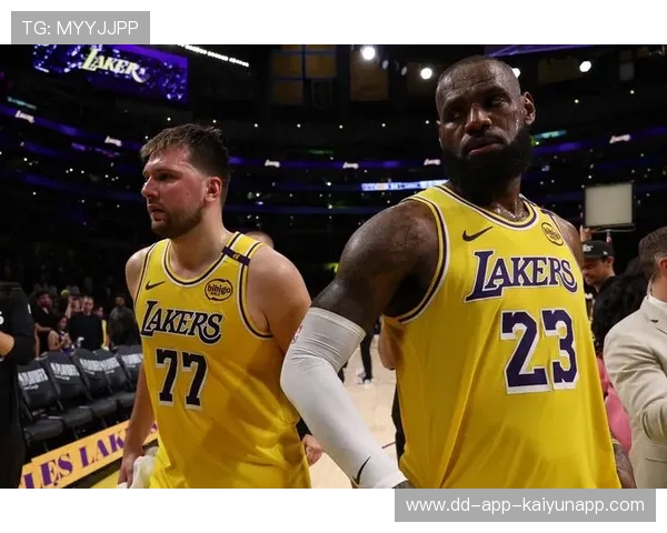 湖人战术核心逐渐向东契奇偏移詹姆斯改打无球前锋